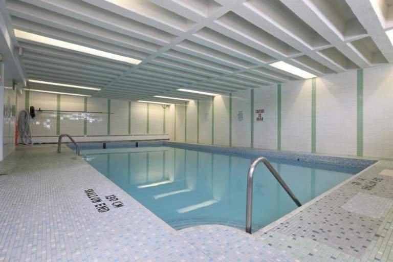 Bright Apartment Close To City With Free Parking Toronto Esterno foto